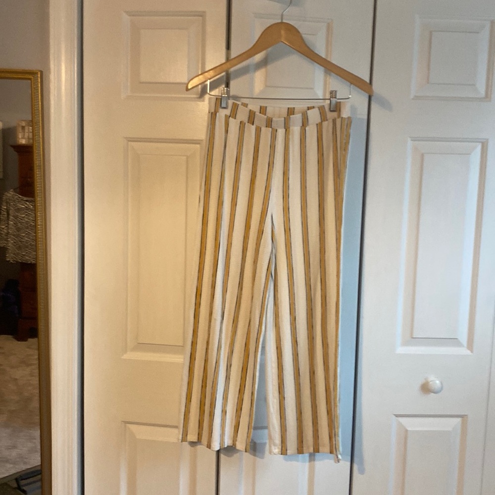 Crop gold and white striped loose fitting pants size M
